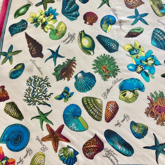 SHELLS, fun vintage square scarf - Picture 9 of 9